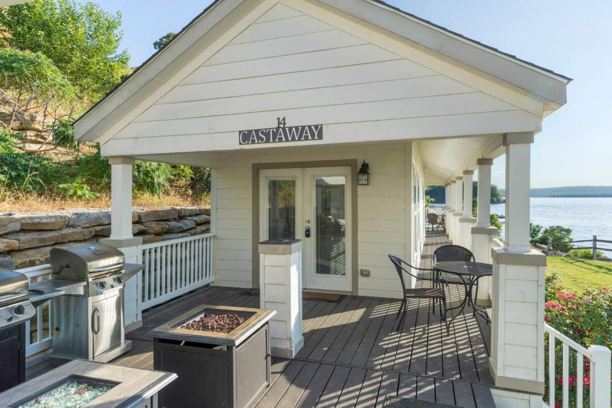 Crosstimbers Marina And Cottages Sperry Exterior photo