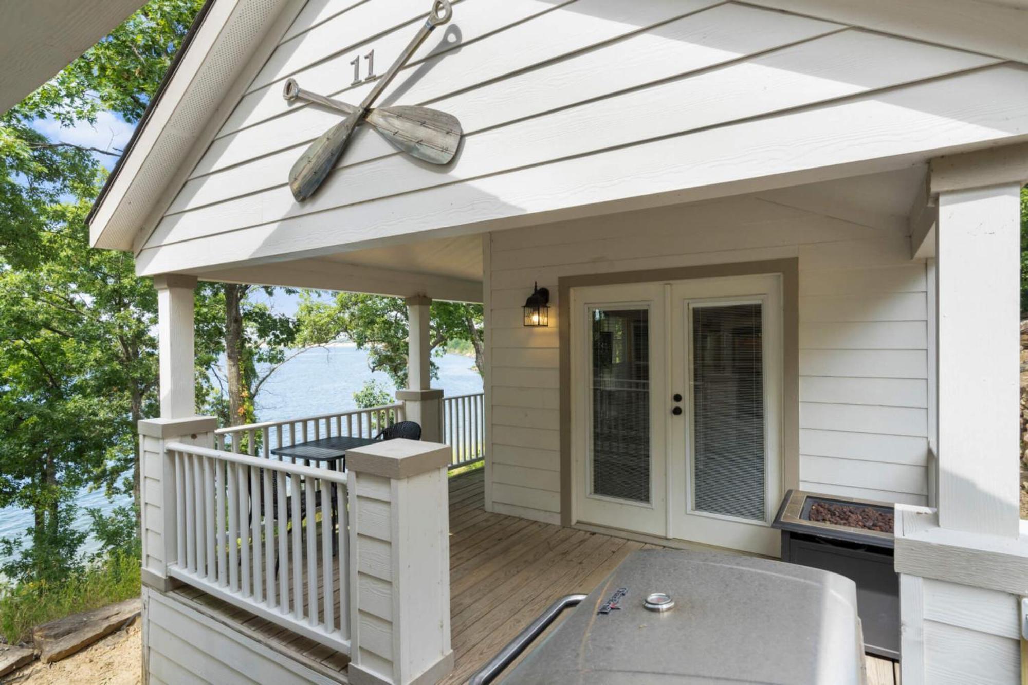 Crosstimbers Marina And Cottages Sperry Exterior photo