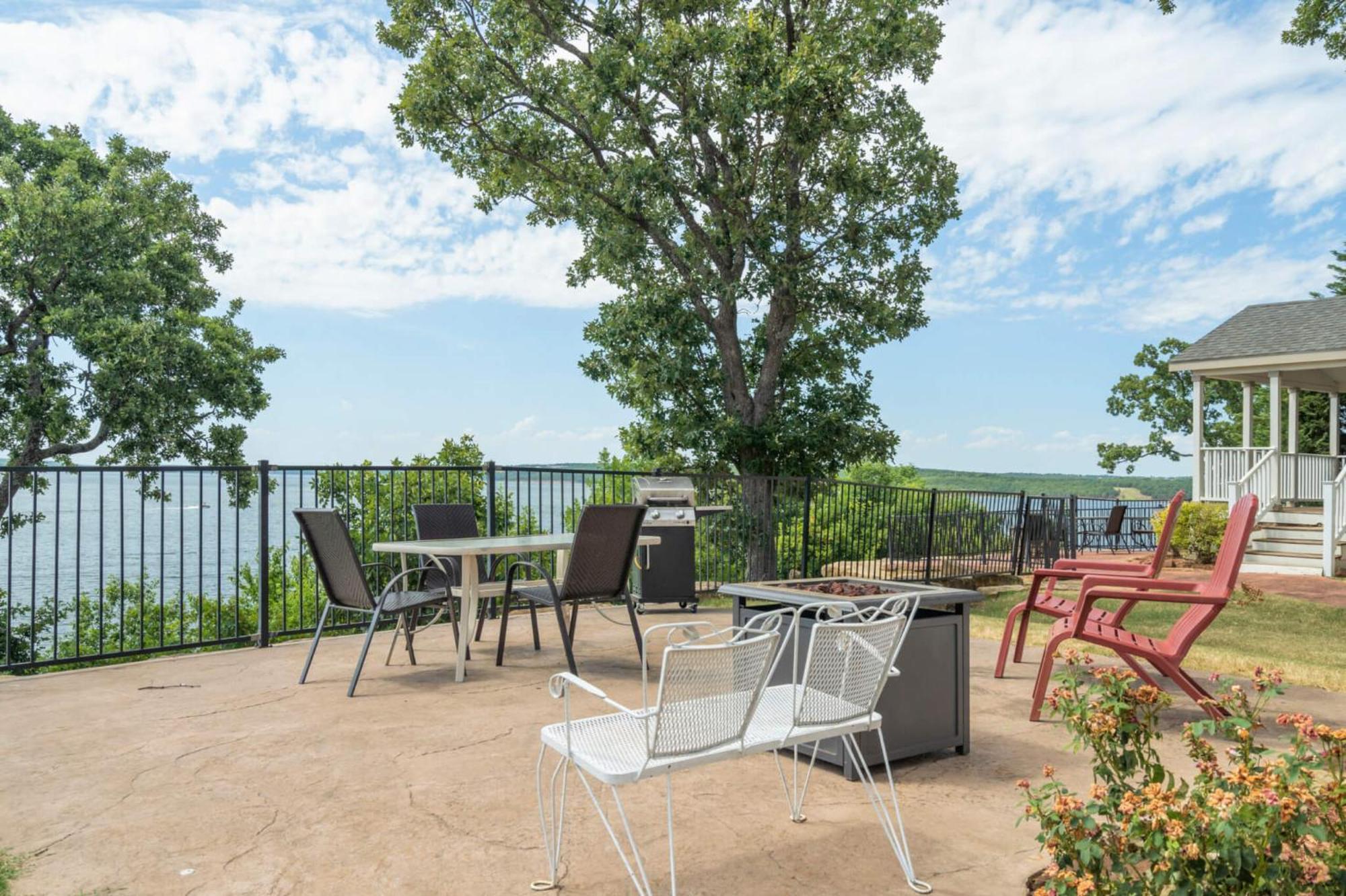 Crosstimbers Marina And Cottages Sperry Exterior photo