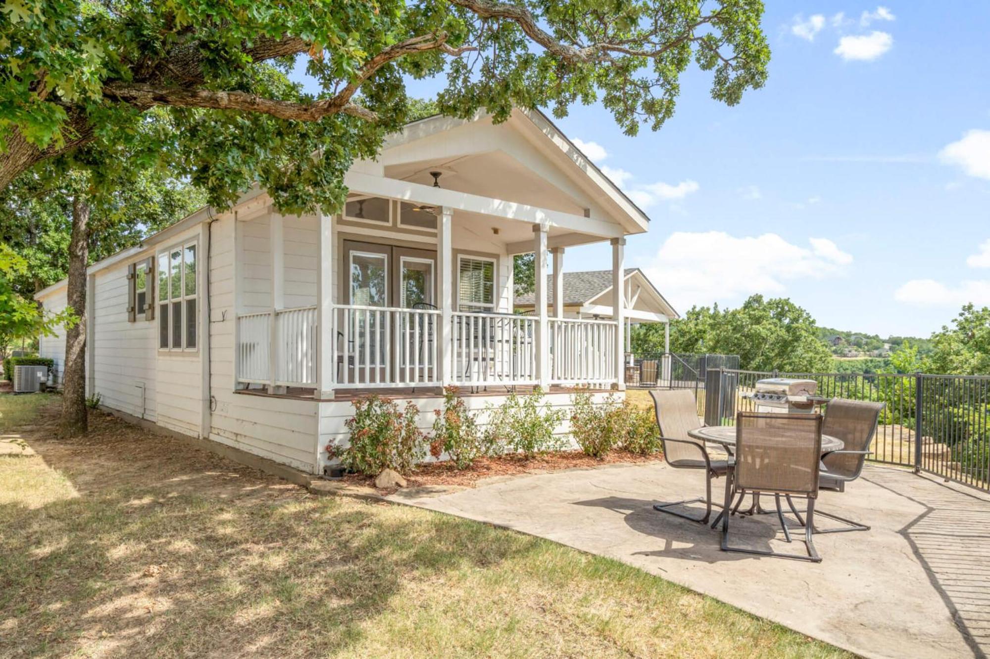 Crosstimbers Marina And Cottages Sperry Exterior photo